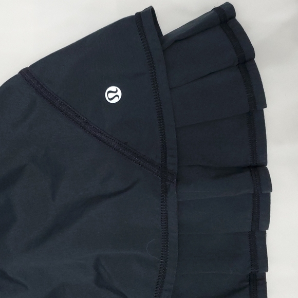 Lululemon cute pleated bottom skirt size 4 - Picture 2 of 11